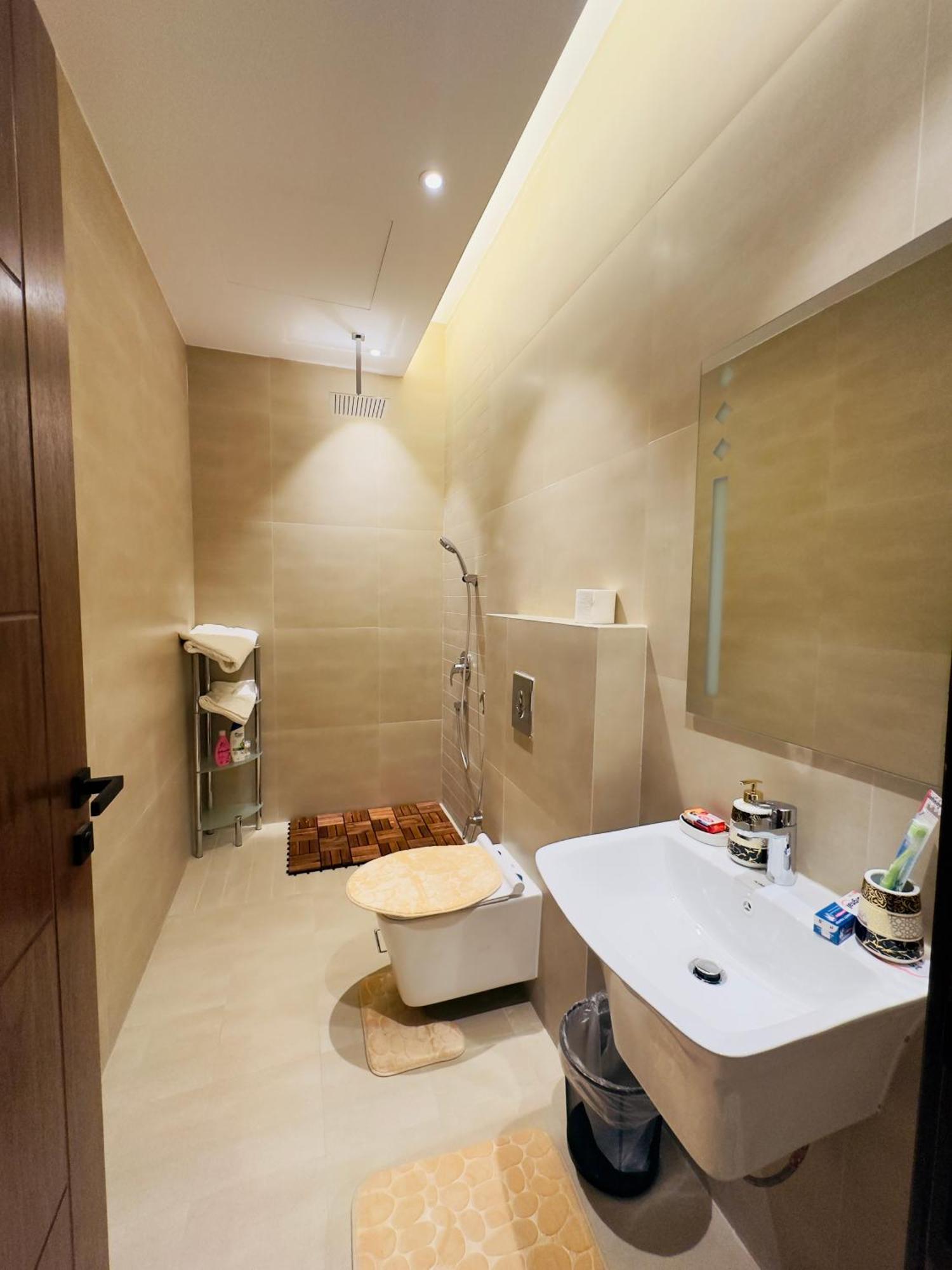 Remaz Rose Boulevard Apartment